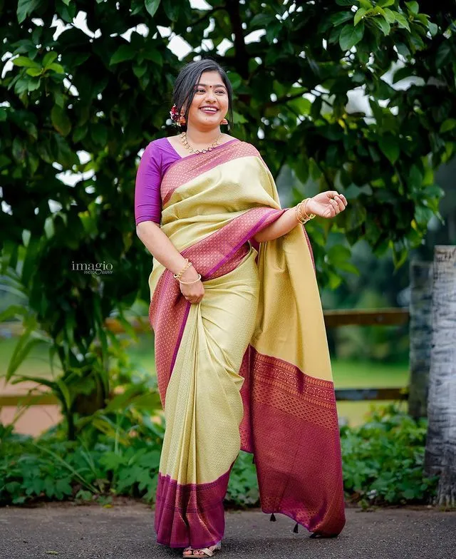 Artistic Sea Green Soft Silk Saree With Improbable Blouse Piece