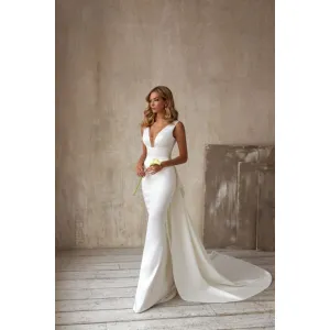 Deep V-Neck Trailing Hem Bodycon Wedding Dress