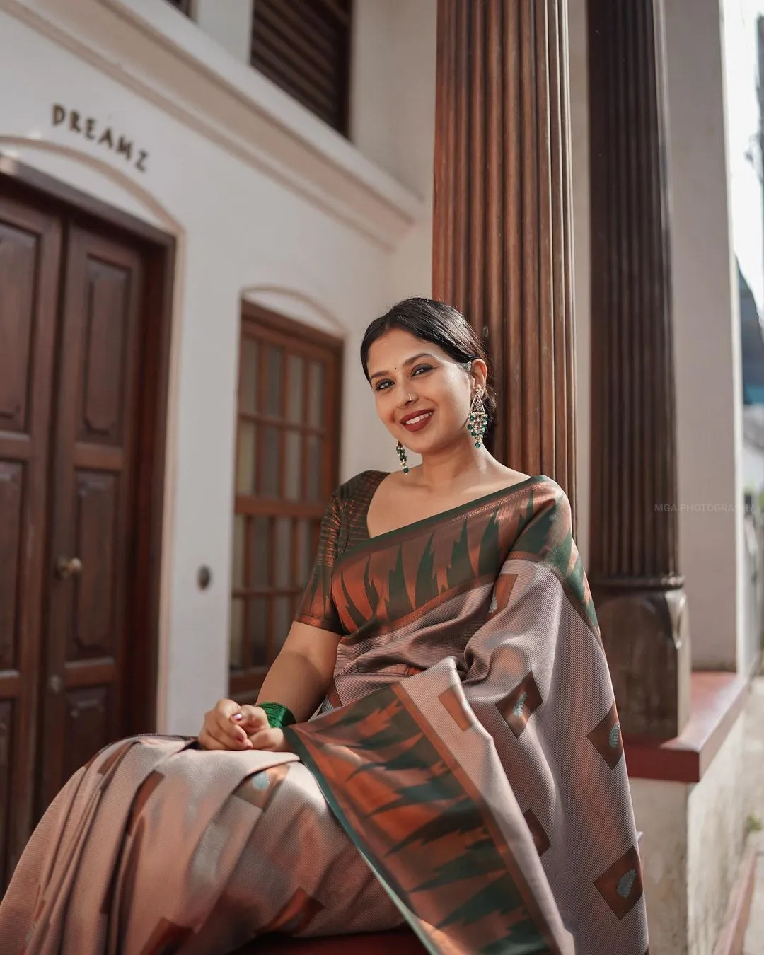 Luxuriant Grey Soft Silk Saree With Panoply Blouse Piece