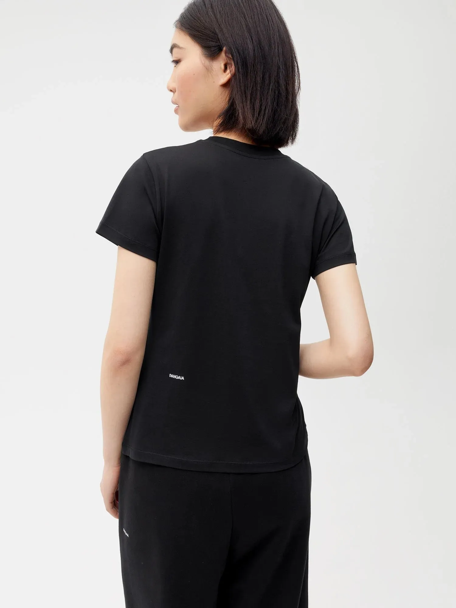 Organic Cotton Lightweight Fitted T-shirt—black