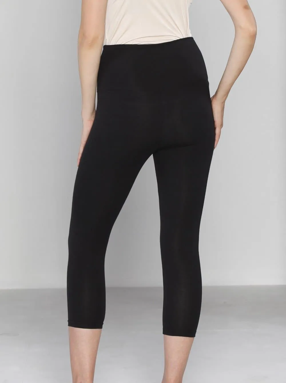 Postnatal Tummy Tight Control Capri Built-In Shaping 3/4 Legging