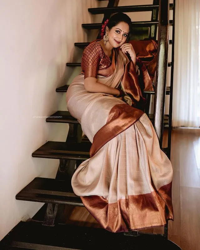 Traditional Beige Soft Silk Saree with Lissome Blouse Piece